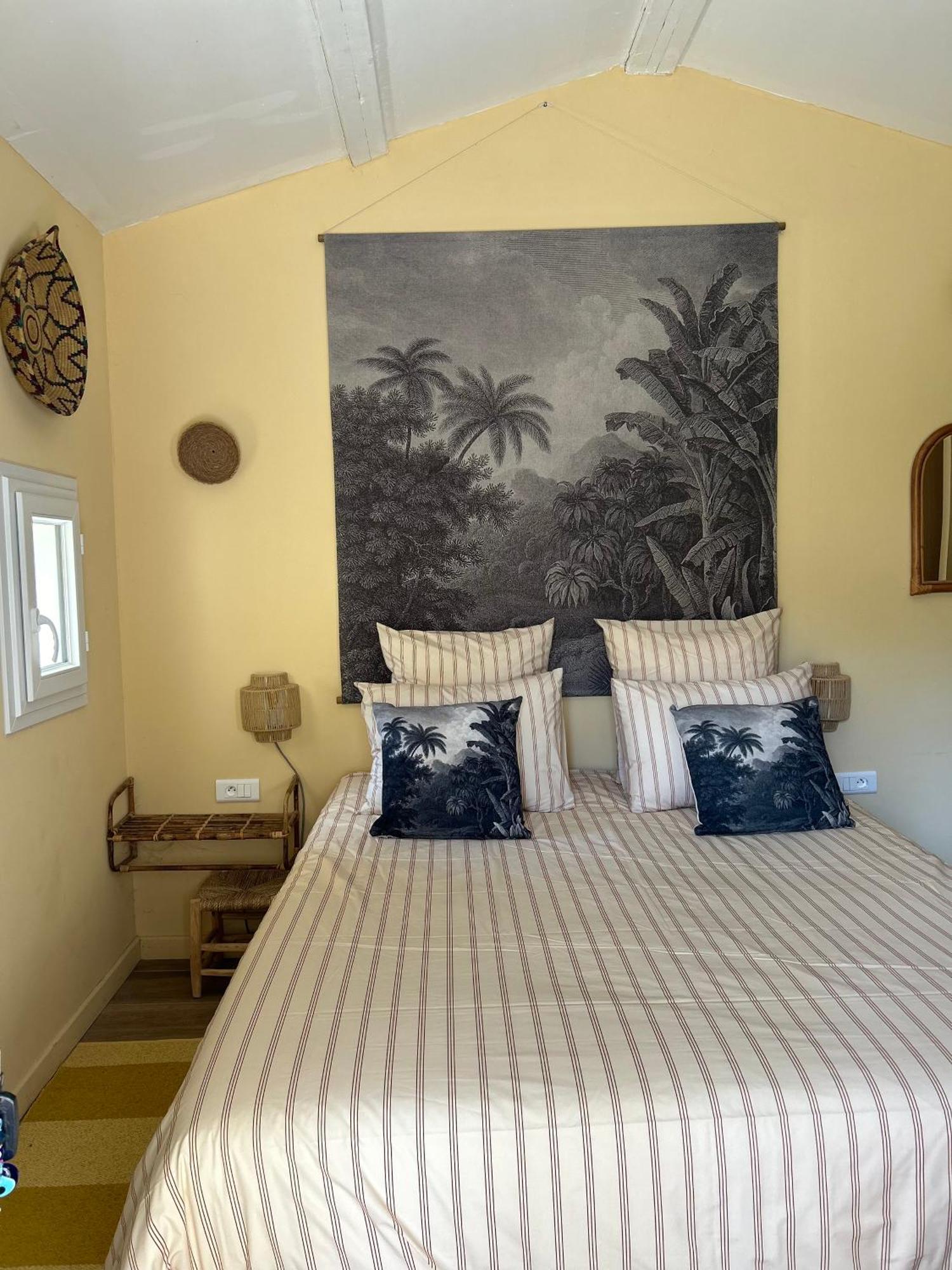 Les Cabanons Sainte Victoire Hotel Room photo