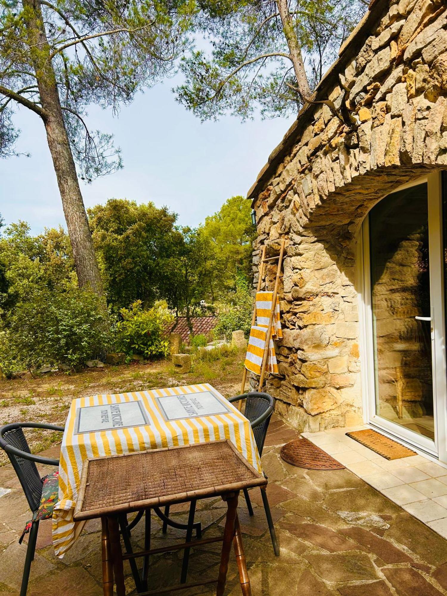 Les Cabanons Sainte Victoire Hotel Exterior photo